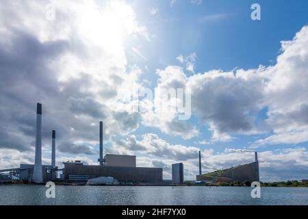 Copenhagen, Koebenhavn, Amager Bakke (Amager Hill, Amager Slope, Copenhill) è un impianto combinato di produzione di energia e calore e rifiuti di energia e impianti sportivi ad Amager in Zelanda, Sealand, Sjaelland, Danimarca Foto Stock