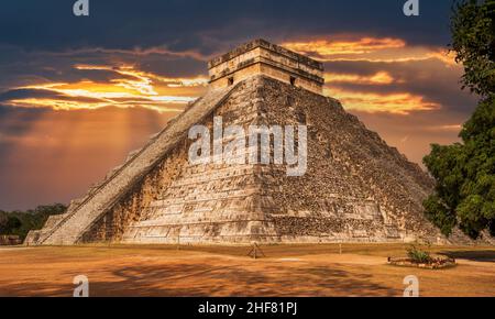Chichen Itza, Yucatan. Castillo è il tempio di Kukulkan, famosa piramide Maya in Messico, patrimonio mondiale. Foto Stock