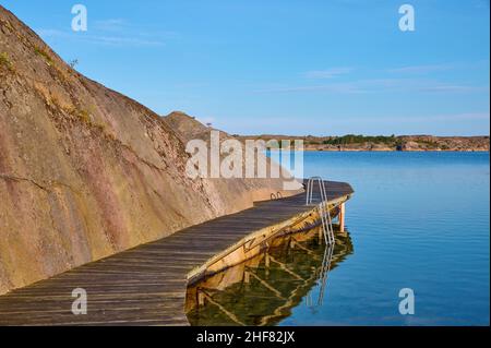 Passerella, luogo di balneazione, arcipelago, mattina, estate, Hunnebosand, Skagerrak, Bohuslän, Västra Götalands Län, Vastra Gotaland, Svezia Foto Stock