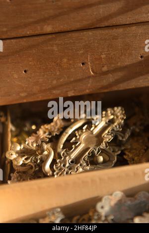 antique fittings,  collection,  workshop Foto Stock