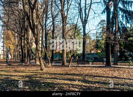 Il giardino comunale di Villa Zorn, con fontana e alberi, a Sesto San Giovanni, comune di Milano, Lombardia, Italia Foto Stock