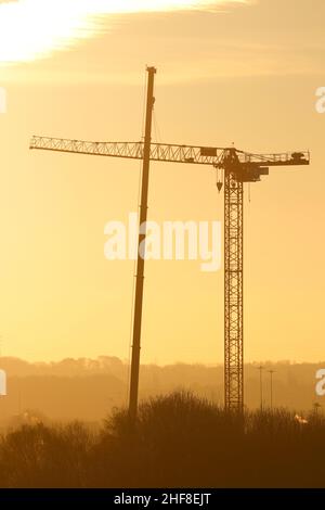 Installazione di una gru a torre del nuovo progetto Springwell Gardens nel centro di Leeds Foto Stock