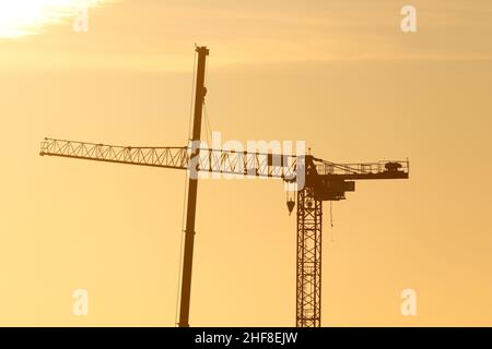 Installazione di una gru a torre del nuovo progetto Springwell Gardens nel centro di Leeds Foto Stock