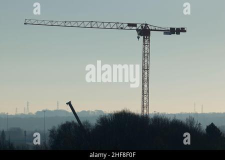 Installazione di una gru a torre del nuovo progetto Springwell Gardens nel centro di Leeds Foto Stock