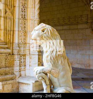 Il leone d'acqua nel bellissimo monastero di Jeronimos a Lisbona, Belem Foto Stock