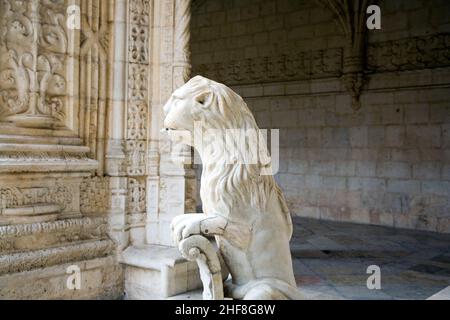 Il leone d'acqua nel bellissimo monastero di Jeronimos a Lisbona, Belem Foto Stock