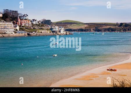 Salcombe Harbour e Mill Bay da vicino Rickham Common, East Portlemouth, Devon, Inghilterra, Regno Unito Foto Stock