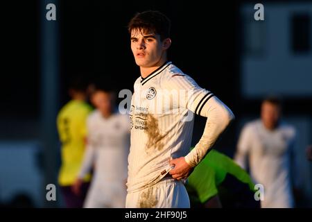 Swansea, Galles. 14 Gennaio 2022. Sam Leverett di Swansea City Under 23s durante la partita della Premier League Cup tra Swansea City Under 23s ed Exeter City Under 23s alla Swansea City Academy di Swansea, Galles, Regno Unito il 14 gennaio 2022. Credit: Duncan Thomas/Majestic Media. Credit: Majestic Media Ltd/Alamy Live News Foto Stock