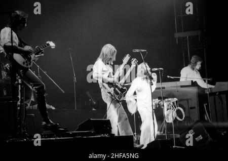 NEW YORK CITY - DICEMBRE 7: Peter Garbiel suona con Genesis durante il loro tour 'The Lamb Lies Down on Broadway', presso l'Accademia di Musica di New York, NY il 7 Dicembre 1974 credito: Ross Marino / Rock negatives / MediaPunch Foto Stock