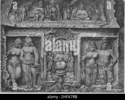 Scultura sotto la porta del chaitya a Karli,'' da 'India e i suoi principi nativi' di Louis Rousselet, 1878. Foto Stock