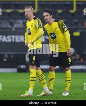 Dortmund, Germania. 14th Jan, 2022. Primo : 14th gennaio 2022, Fuvuball, 1st Bundesliga, stagione 2021/2022, BVB, Borussia Dortmund - SC Friburgo 5: 1 Mats HUMMELS, BVB Right with Erling HAALAND/dpa/Alamy Live News Foto Stock