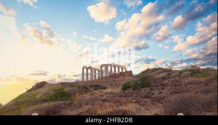 Grecia Capo Sounio. Rovine di un antico tempio di Poseidone, dio greco del mare Foto Stock