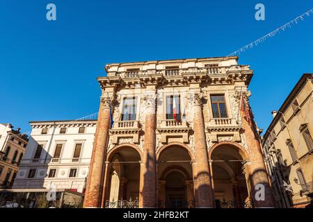 Antico palazzo vicentino chiamato Palazzo del Capitaniato, Loggia del Capitaniato o Loggia Bernarda, architetto Andrea Palladio, Veneto, Italia, Europa. Foto Stock