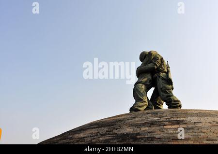 La statua dei fratelli , Memoriale di guerra della Corea 전쟁기념관, Yongsan-GU, Seoul, Corea del Sud. Foto Stock