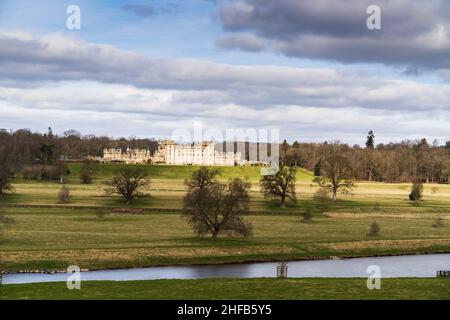 Floors Castello, sede del Duca di Roxburghe, visto dal tumulo di Roxburgh Castello - vicino a Kelso, Scottish Borders. Foto Stock