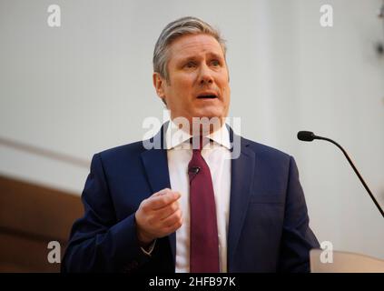 Londra, Regno Unito. 15th Jan 2022. Il leader del lavoro, Sir Keir Starmer, ha tenuto il suo discorso alla Fabian Society. Ha parlato dei partiti a Downing Street e ha puntato il dito contro il primo ministro, Boris Johnson, che ha ammesso di essere in una delle parti nel marzo 2020. Il resto del paese osservava un rigoroso blocco. Credit: Mark Thomas/Alamy Live News Foto Stock