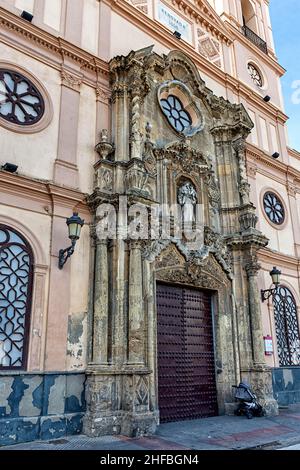 Portada de la Parroquia de San Antonio en Cádiz Foto Stock