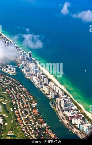 Antenna oftown e spiaggia di Miami Foto Stock