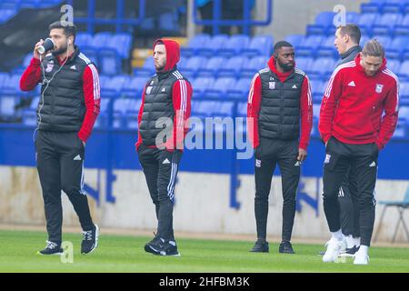 Bolton, Regno Unito. 15th Jan 2022. I giocatori di Ipswich Town ispezionano il campo durante la partita della EFL Sky Bet League 1 tra Bolton Wanderers e Ipswich Town all'Università di Bolton Stadium, Bolton, Inghilterra, il 15 gennaio 2022. Photo by Mike Morese.solo per uso editoriale, licenza richiesta per uso commerciale. Nessun utilizzo nelle scommesse, nei giochi o nelle pubblicazioni di un singolo club/campionato/giocatore. Credit: UK Sports Pics Ltd/Alamy Live News Credit: UK Sports Pics Ltd/Alamy Live News Foto Stock