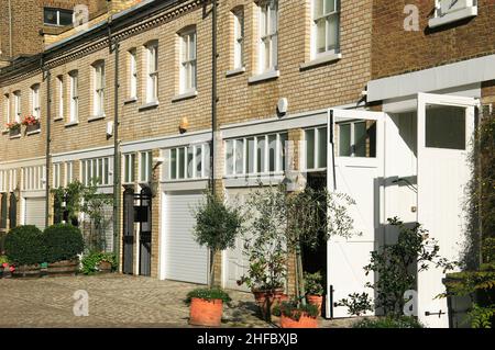 Mews casa appartamenti residenziali a Marylebone Londra Inghilterra Regno Unito che sono edifici convertiti da vecchie scuderie a cavallo, foto immagine stock Foto Stock