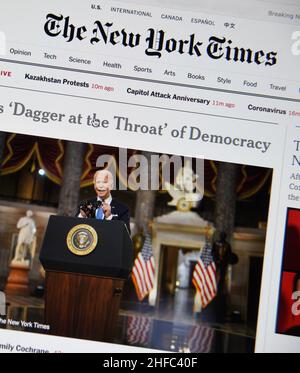 Screenshot del computer della prima pagina del 6 gennaio 2021 New York Times che segnala l'anniversario dell'attacco del 2021 al Campidoglio degli Stati Uniti. Foto Stock