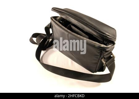 Sacchetto nero con nastro isolato su bianco Foto Stock