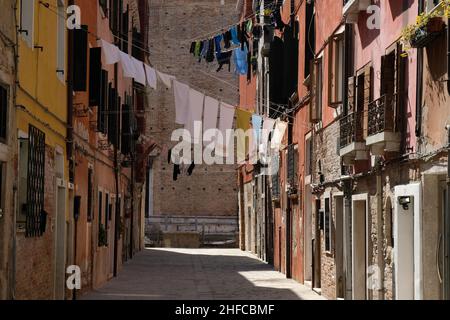 Una visione di Venezia durante il blocco in tutta l'Italia imposto per rallentare lo scoppio del coronavirus, a Venezia, Italia, 11 marzo 2020.(MVS) Foto Stock