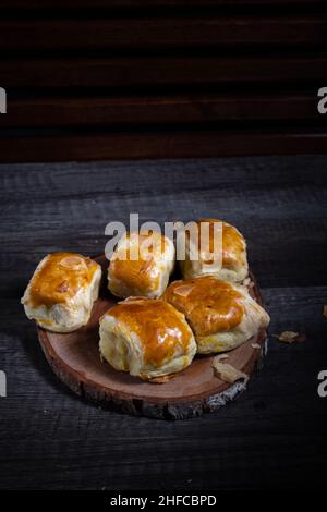 Pane Molen Banana, o bolen banana, adattamento del pane della cucina olandese. E' un popolare culinario da Bandung, West Java Foto Stock