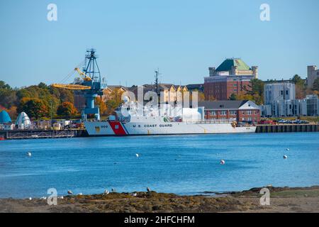 USCGC Tahoma (WMEC-908) è una fresa a resistenza media della Guardia Costiera degli Stati Uniti con sede a Portsmouth Naval Shipyard, Kittery, Maine ME, USA. Foto Stock