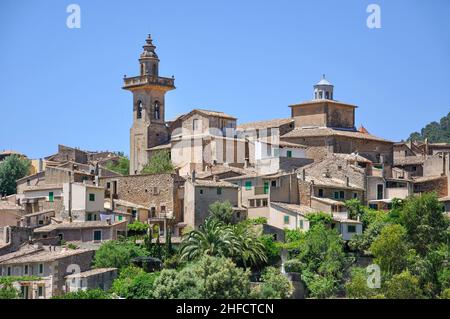 Villaggio sulla collina di Valldemossa, Valldemossa comune, Maiorca, isole Baleari, Spagna Foto Stock