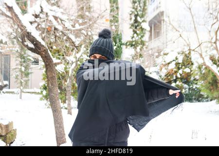 Donna in abiti invernali Foto Stock