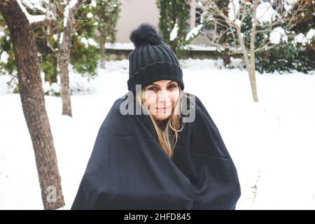 Donna in abiti invernali Foto Stock