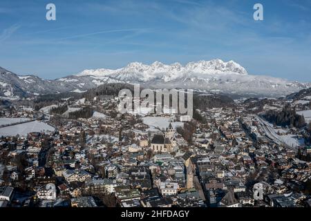 Kitzbuhel dall'alto in inverno, Tirolo, Austria Foto Stock