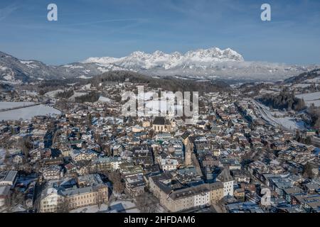 Kitzbuhel dall'alto in inverno, Tirolo, Austria Foto Stock