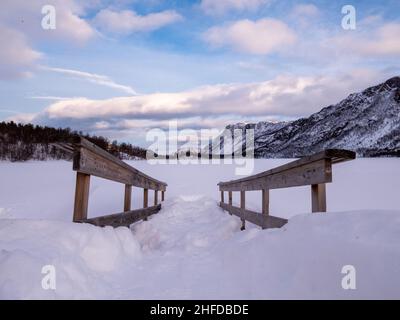 Mattisvannet è un lago vicino a Kafjord in Norvegia. Foto Stock