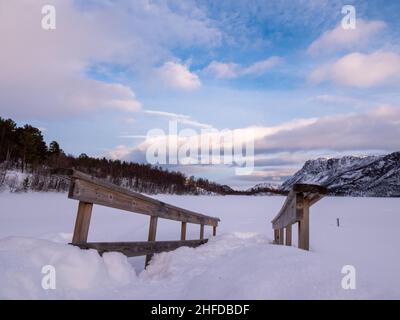 Mattisvannet è un lago vicino a Kafjord in Norvegia. Foto Stock