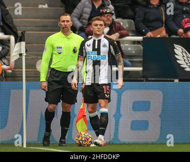 Kieran Trippier #15 di Newcastle Uniti in azione durante il gioco Foto Stock