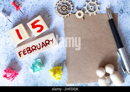 febbraio 15. 15th giorno del mese, calendario date.blank pagine di taccuino sono beige, con spikelets asciugati. Concetto di giorno dell'anno, pianificatore di tempo, inverno mo Foto Stock