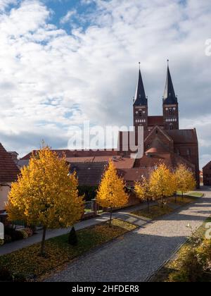 Il monastero di Jerichow si trova nella periferia settentrionale di Jerichow, vicino alle rive del fiume Elba, nello stato di Sassonia-Anhalt in Germania. Foto Stock