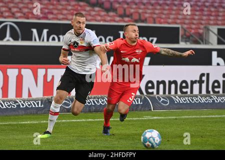 Stoccarda, Germania. 15th Jan 2022. Waldemar ANTON (VFB Stuttgart), azione, duelli contro Angelino (L). Calcio 1. Bundesliga stagione 2021/2022, 19.matchday, matchday19. VFB Stuttgart-RB Leipzig 0-2 il 15th gennaio 2022, Mercedes Benz Arena Stuttgart Credit: dpa/Alamy Live News Foto Stock