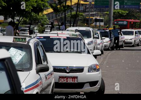 salvador, bahia, brasile - 14 dicembre 2012: Coda taxi nella città di Salvador. Foto Stock