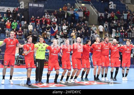 Bratislava, Slovacchia. 15th Jan 2022. La squadra ceca celebra la vittoria dopo la partita del Campionato europeo di Pallamano maschile Bosnia-Erzegovina contro Repubblica Ceca a Bratislava, Slovacchia, 15 gennaio 2022. Credit: Vaclav Salek/CTK Photo/Alamy Live News Foto Stock