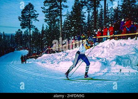 Mikhail Botvinov (RUS) competing in the men's 10km cross country skiing at the 1994 Olympic Winter Games. Foto Stock