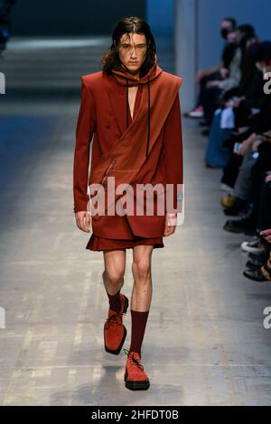 Milano, Italia. 15th Jan 2022. JORDANLUCA Autunno/Inverno 2022-23 Runway durante la settimana della moda di Milano, Gennaio 2022 - Milano, Italia 15/01/2022 Credit: dpa picture Alliance/Alamy Live News Foto Stock