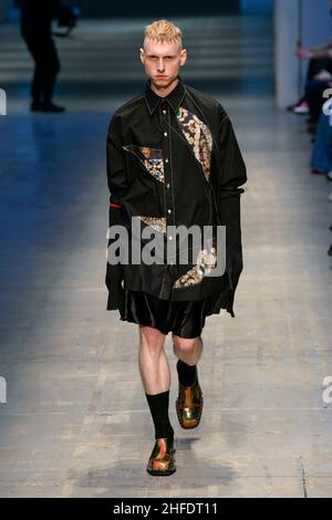 Milano, Italia. 15th Jan 2022. JORDANLUCA Autunno/Inverno 2022-23 Runway durante la settimana della moda di Milano, Gennaio 2022 - Milano, Italia 15/01/2022 Credit: dpa picture Alliance/Alamy Live News Foto Stock