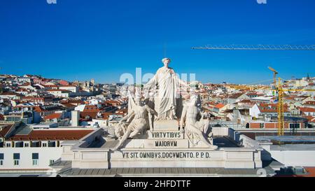 Vista aerea dell'Arco di Via Augusta da Piazza del Commercio a Lisbona, Portogallo. Foto Stock