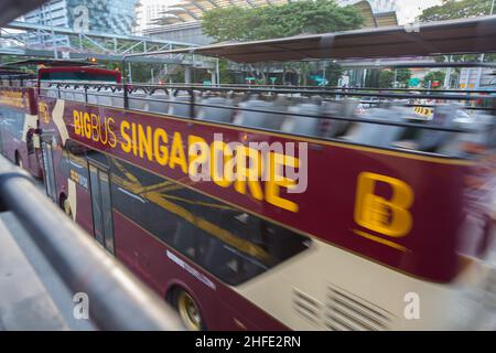 Big Bus Tours è il più grande operatore di autobus scoperto visite turistiche fondata nel maggio 2011, Singapore è uno dei paesi in cui l'azienda è operativa. Foto Stock