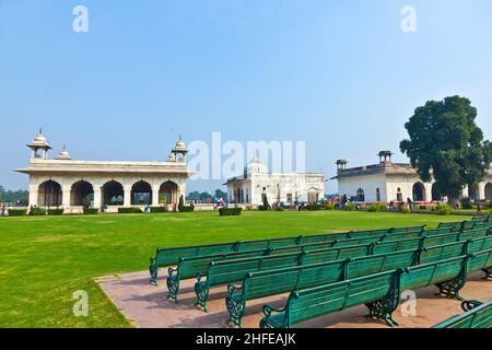 Marmo intarsiato, colonne ed archi, sala di udienza privata o Diwan I Khas nella Lal Qila o Red Fort di Delhi, India Foto Stock
