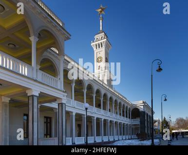 Stazione del fiume Nord a Mosca Russia. Terminal per viaggiare lungo il fiume. Foto Stock