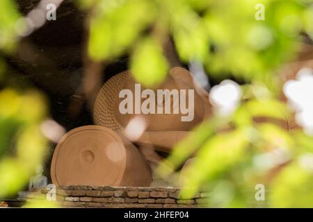 Statua del Buddha reclinata, Hulannuge Tharulengala, Sri Lanka Foto Stock